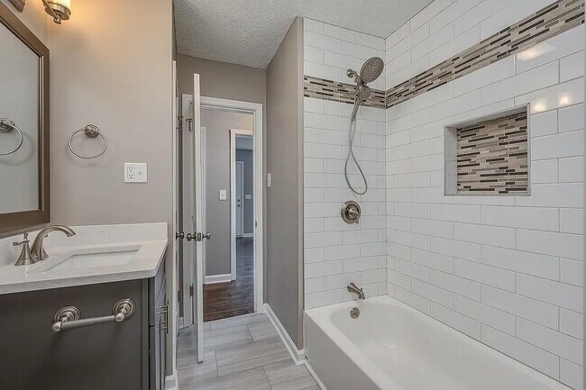 Building Photo - 1985 Carloss Dr