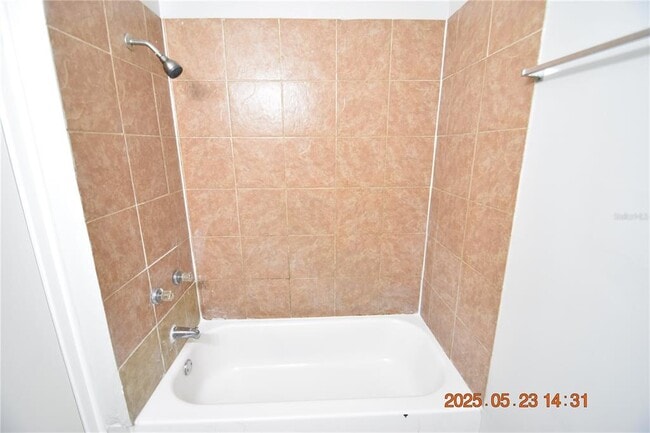 Building Photo - 4432 Tarpon Dr