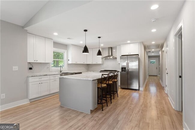 Building Photo - 2666 Davenport St