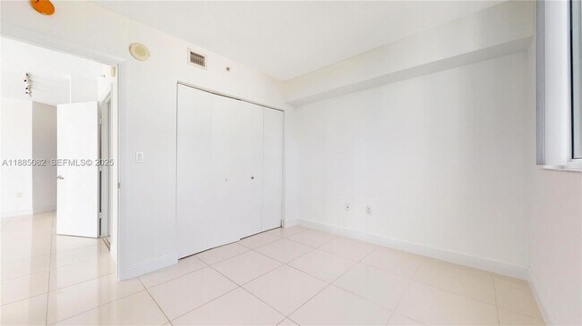 Building Photo - 1871 NW S River Dr