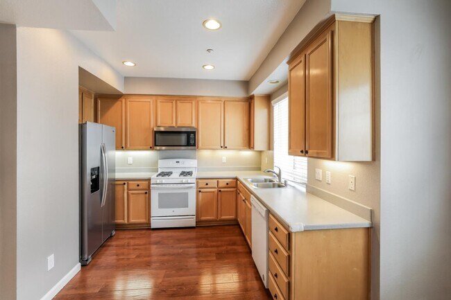 Building Photo - 572 Blackwood Terrace