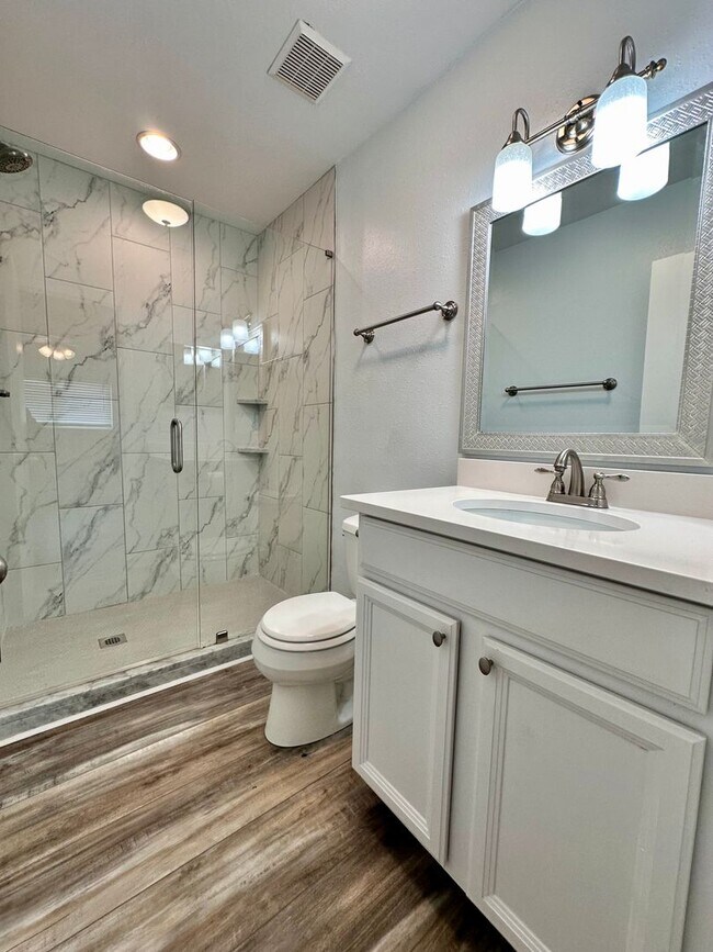 Building Photo - Coastal Charm Meets Resort Living – 2BR/2BA in Gated Seascape Neighborhood