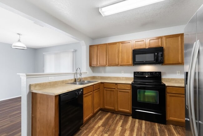 Building Photo - Charming Home Awaits: Spacious & Modern Living in a Prime Location