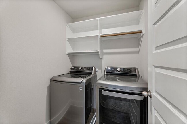 Building Photo - 7103 Travertine Spring Dr