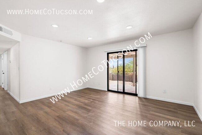 Building Photo - 7441 N Gilbert Pl