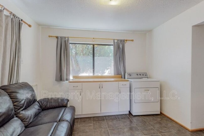 Building Photo - 1321 Lobo Pl NE