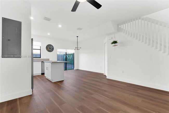 Building Photo - 859 NE 211th St