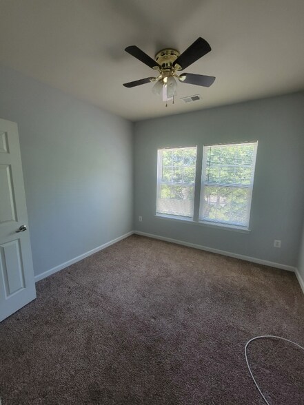 Building Photo - 5614 Virginia Ln