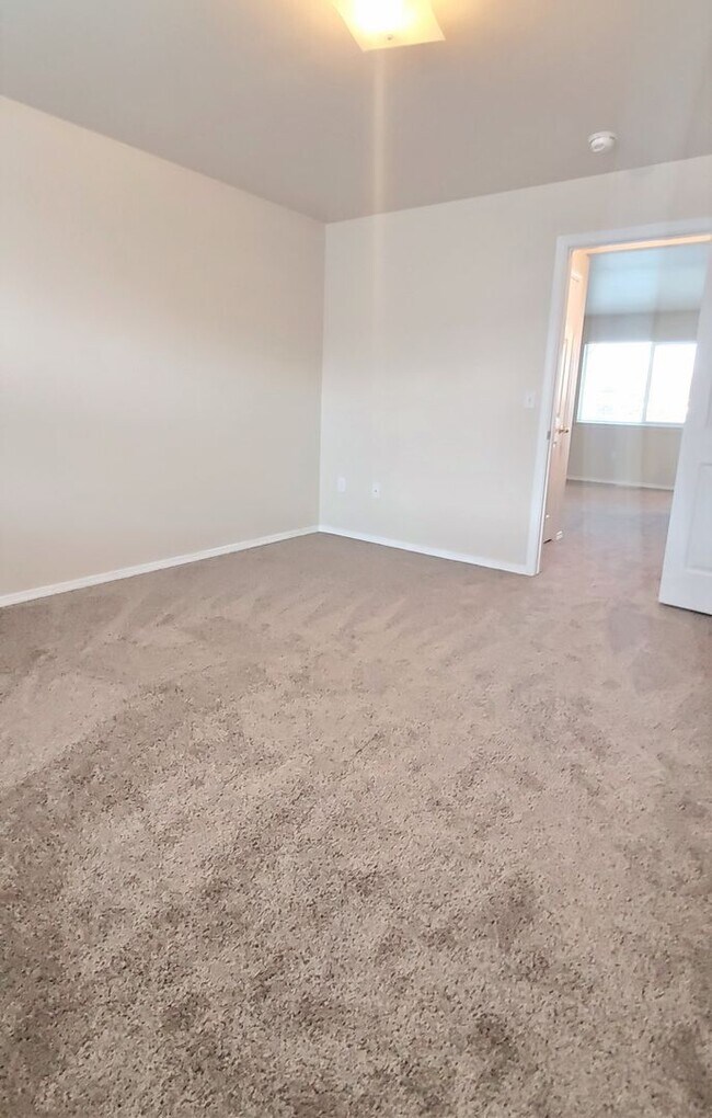 Building Photo - 600 Saratoga Dr