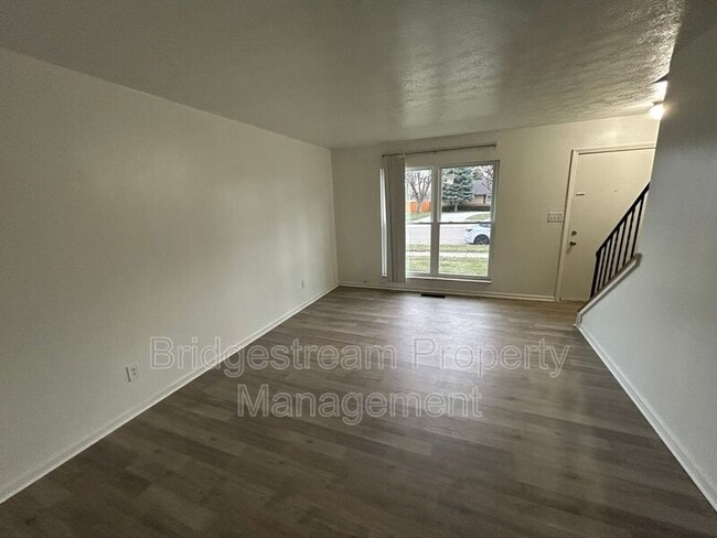 Building Photo - 953 Taylorsview Dr