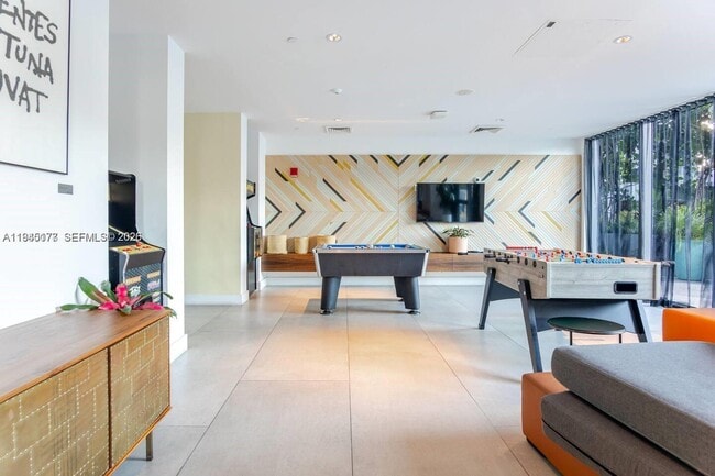 Building Photo - 121 NE 34th St