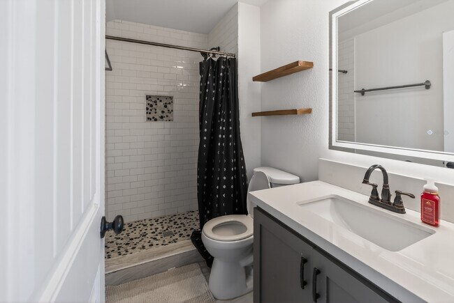 Building Photo - 976 Di Marino St