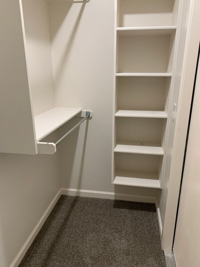 Building Photo - 3 bedroom, 2.5 bathroom, 2 car garage Gated Neighborhood