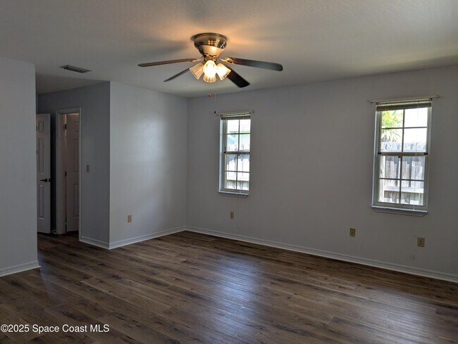 Building Photo - 510 Clifton Dr