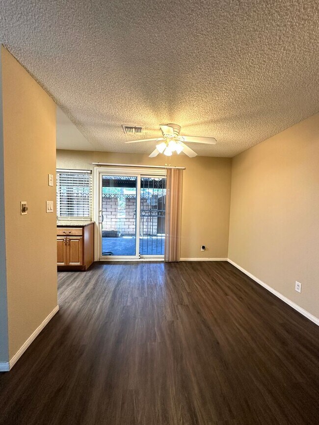 Building Photo - 6114 Meadowgrass Ln