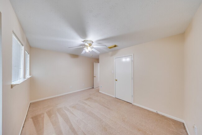 Building Photo - 6515 Autumn Thistle Dr