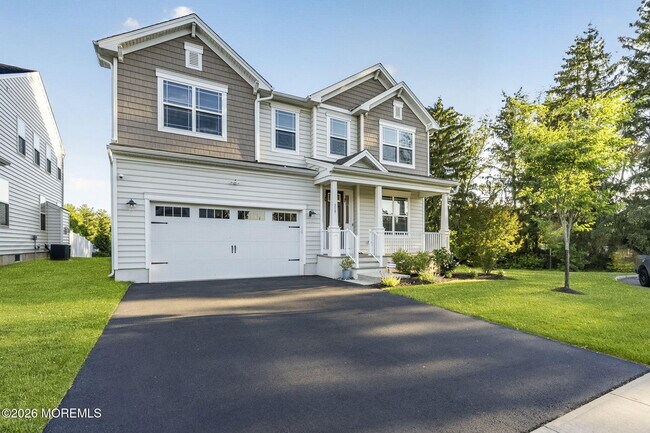 Building Photo - 319 Tulip Ct