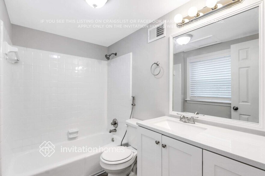 Building Photo - 4156 Rockbridge Heights Dr