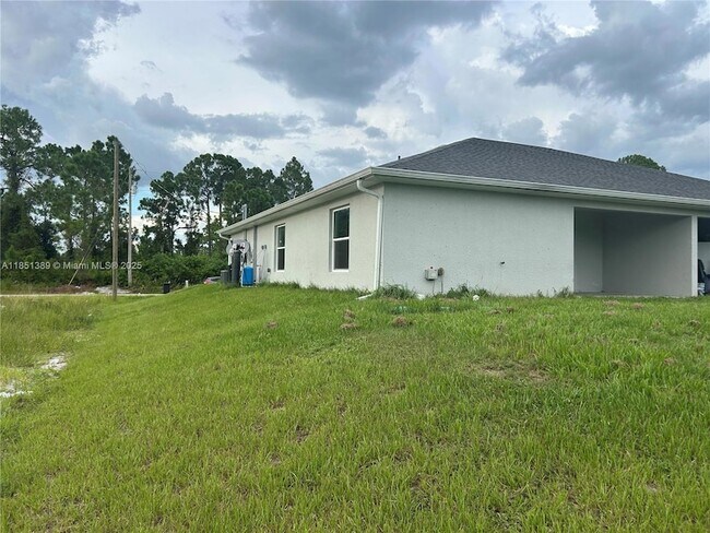 Building Photo - 1110 Augusta St E