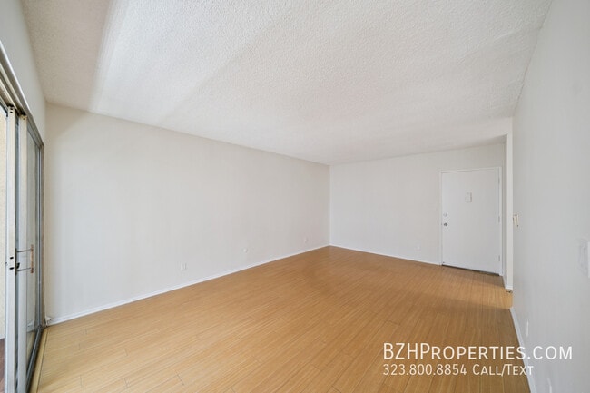 Building Photo - 7030 Lanewood Ave