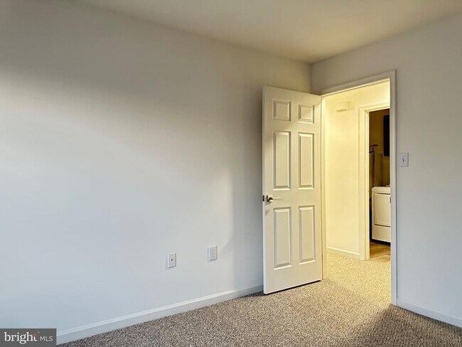 Building Photo - 54 Sequoia Dr