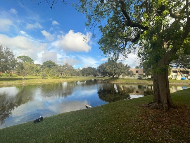 Building Photo - 4185 Oak Terrace Dr