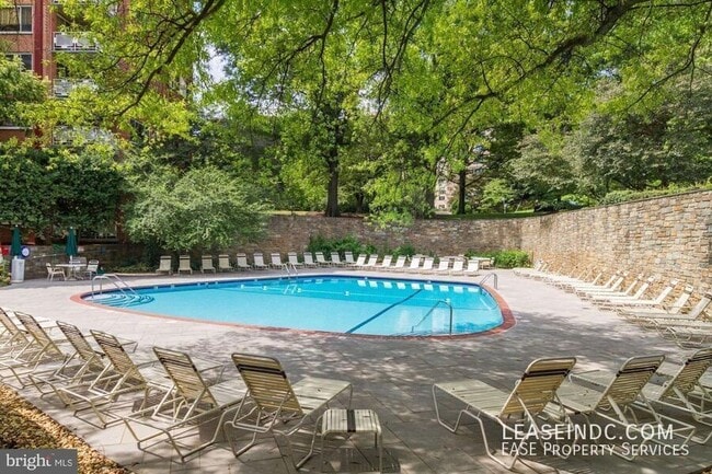 Building Photo - 4000 Tunlaw Rd NW