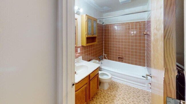 Building Photo - 839 Tappan Ave