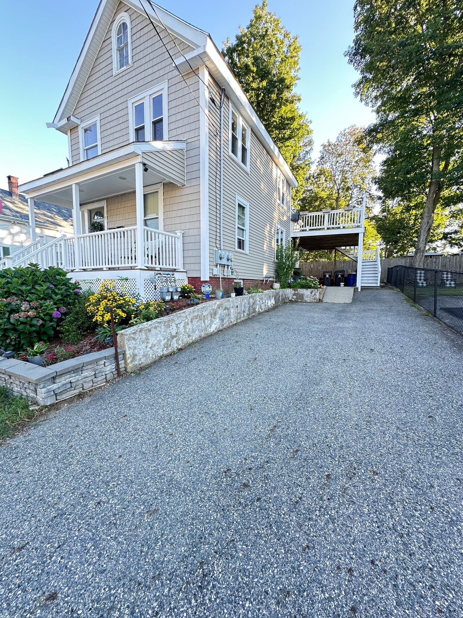 Driveway - 7 Race St