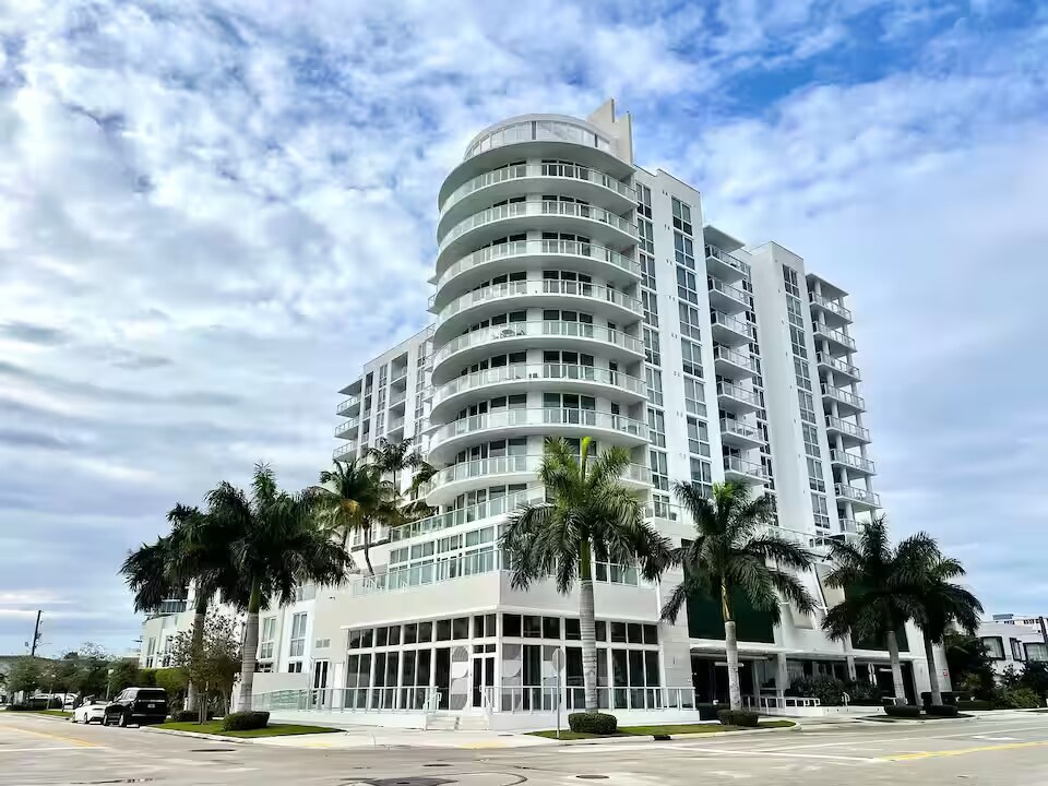 Building Photo - 401 N Birch Rd