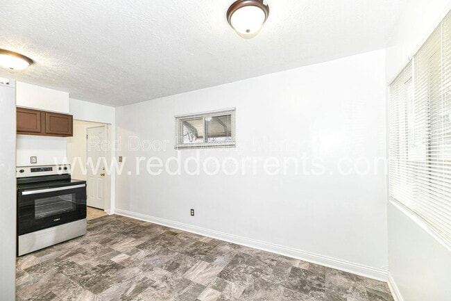 Building Photo - 5361 E Burgess Ave