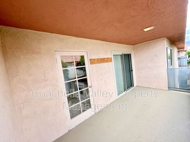 Building Photo - 400 N Sunrise Way