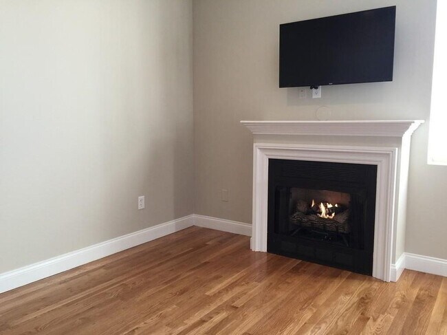 Building Photo - 6 Amaranth Pl