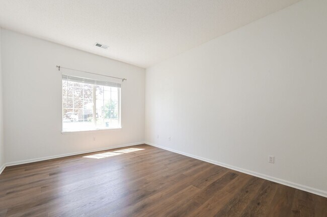 Building Photo - 3 Bed/ 2Bath Close to Buckley Space Base