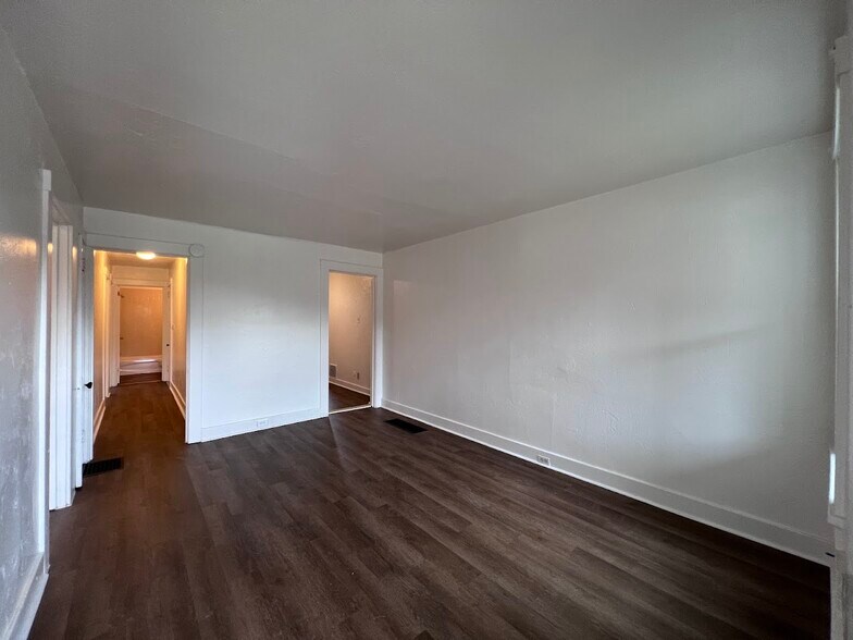 Building Photo - 614 Short St