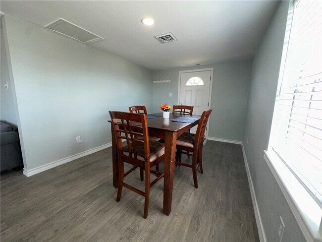 Building Photo - 201 Volpe Cir