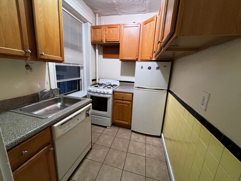 Building Photo - 84 New Whitney St