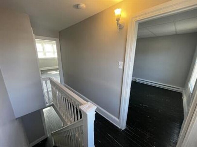 Building Photo - 631 Roosevelt Ave