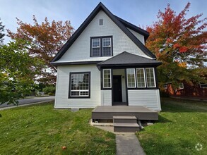 Building Photo - Sandpoint Home Coming Soon!!