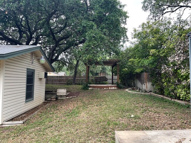 Building Photo - 6532 Ambling St