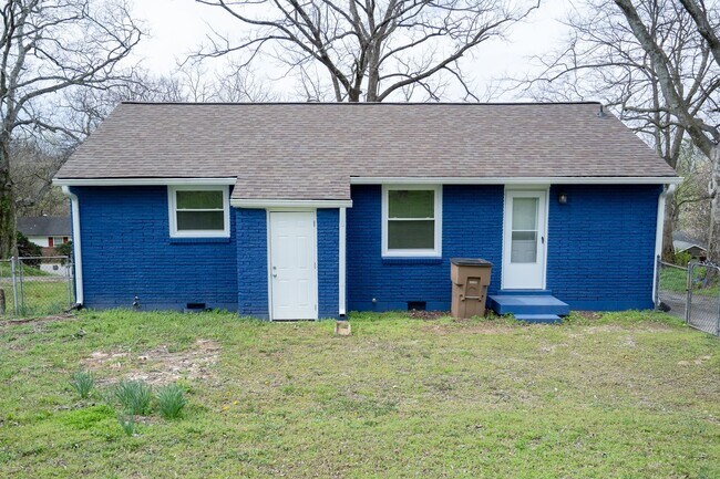 Building Photo - 3914 Creekside Dr