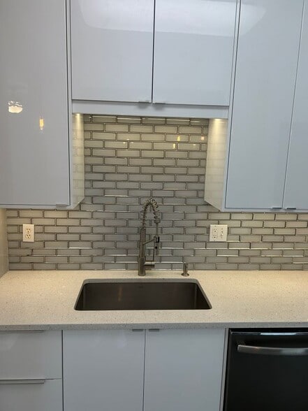 Building Photo - 22674 Woodcreek Dr