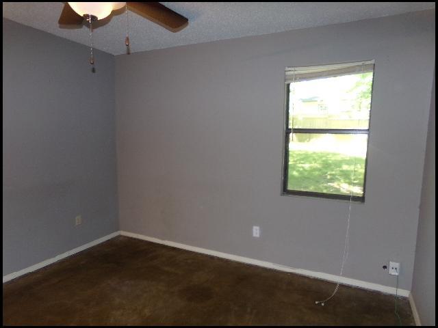 Building Photo - 49 Oak Forest Pl