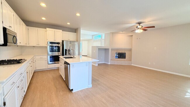 Building Photo - Beautiful 3 bedroom with AC in San Marcos