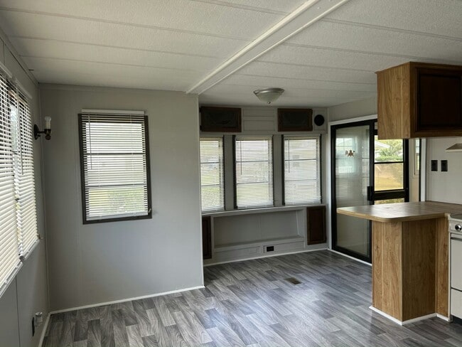 Building Photo - 16731 US-301