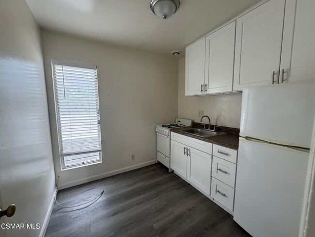 Building Photo - 13507 Victory Blvd