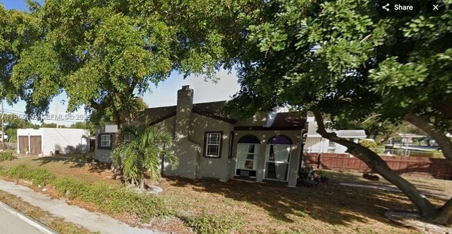 Building Photo - 739 Kaye St