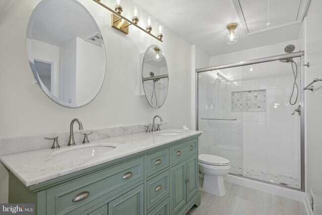 Building Photo - 6815 Melrose Dr