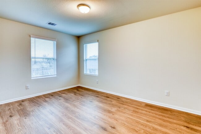 Building Photo - 399 Magnolia Ln