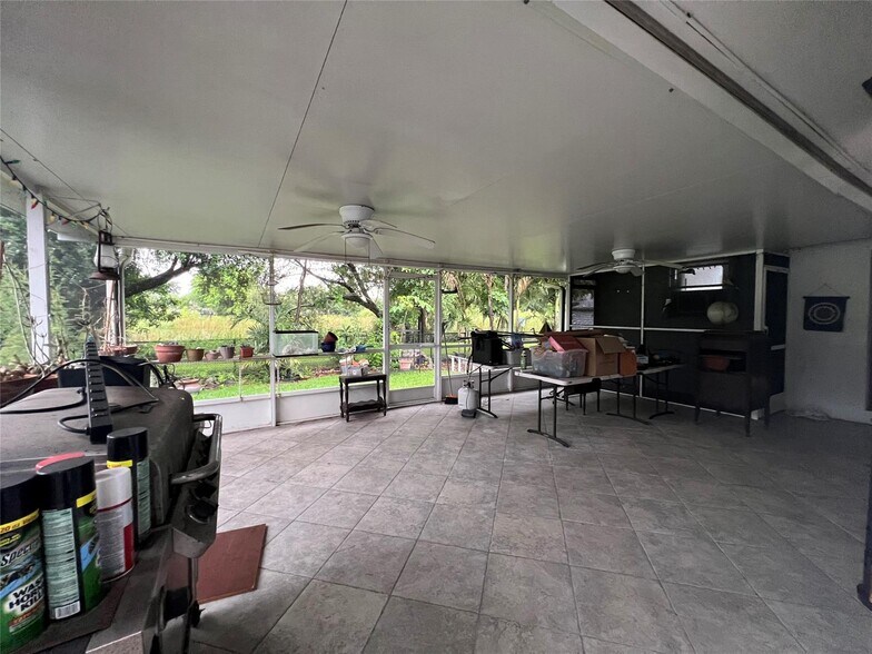 Building Photo - 7400 SW 37th Ct